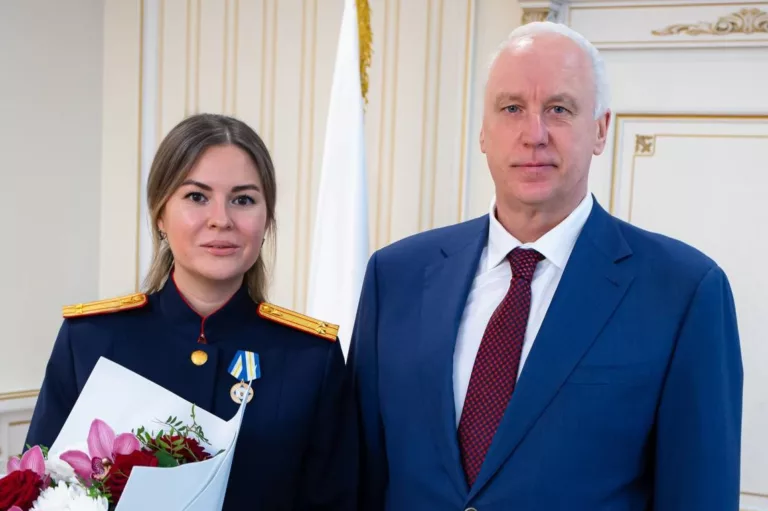 Александр Бастрыкин наградил помощника главы СУ СКР по Краснодарскому краю Анну Пушкину.