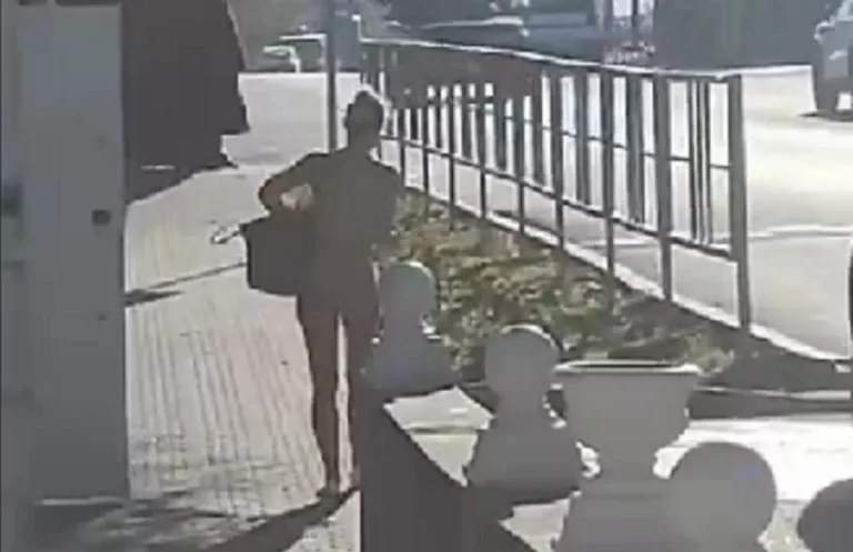 Девушка гуляла голой по Новороссийску из-за несчастной любви