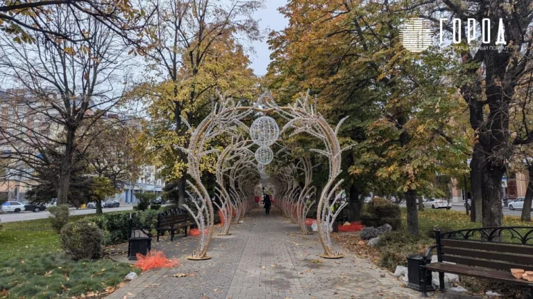 В Краснодаре новогодние инсталляции Галицкого на улице Красной включат 1 декабря