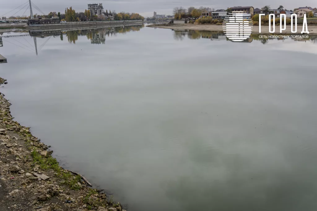 Мутные воды канализации Кубани.