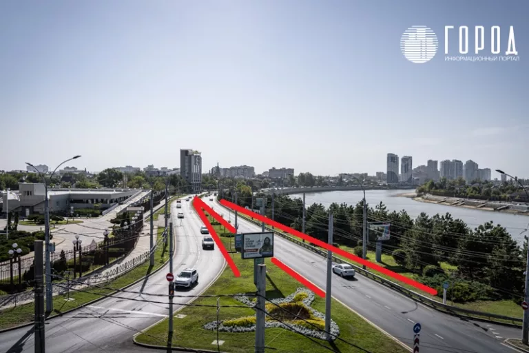 В центре Краснодара перекопали газоны Кубанской набережной