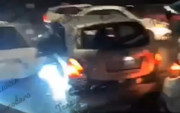 Десятки авто попали в ДТП на Яблоновском и Северном мостах: видео