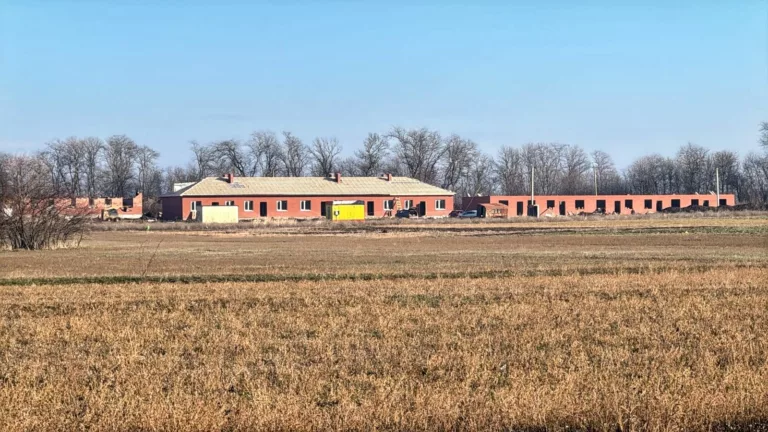 В Краснодарском крае строят в полях дома для детей-сирот