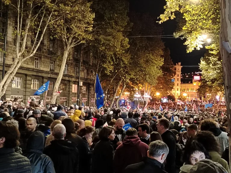 «Яйцами и фейерверками атакуют парламент»: переехавший в Тбилиси краснодарец о протестах