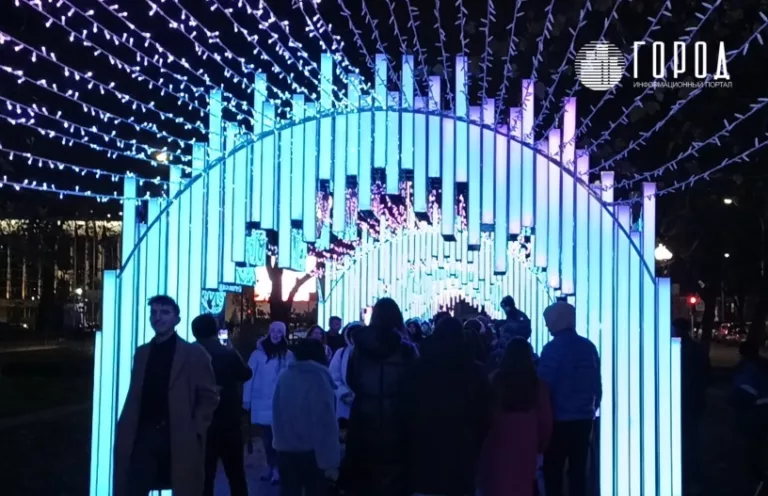 Столпотворения на открытии новогодней улицы Красной в Краснодаре: видео