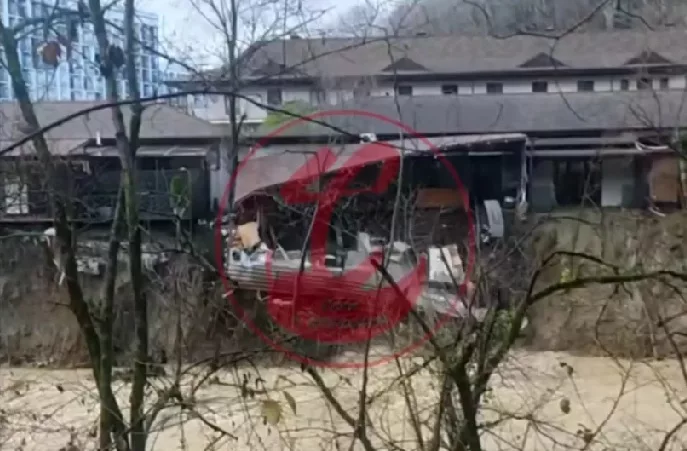 Обрушение дома в реку Кудепста