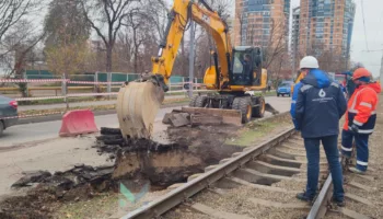 В Краснодаре новый провал и подрыв путей: в доме на Московской перестали откачивать фекальные стоки