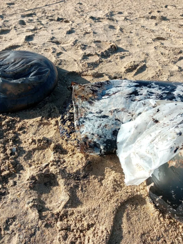 В мазуте пляжи Азовского моря (1)
