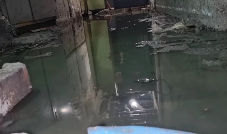 В Краснодаре высотку на Московской топит фекальными стоками после ремонта коллектора