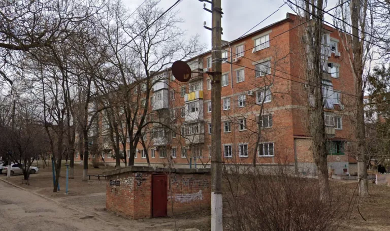 «Это ненависть к людям или дурость»: мэр Ейска выселяет многодетную семью из квартиры