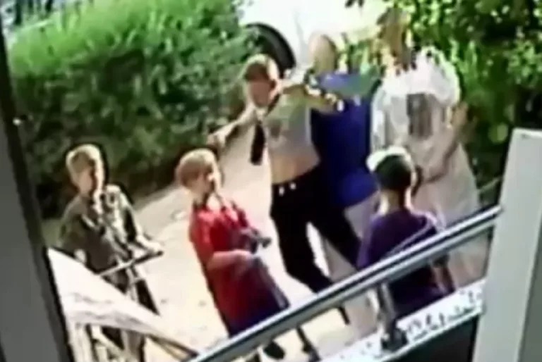 В Краснодаре семейную пару оштрафовали и приговорили к принудительным работам за побои мальчика на улице