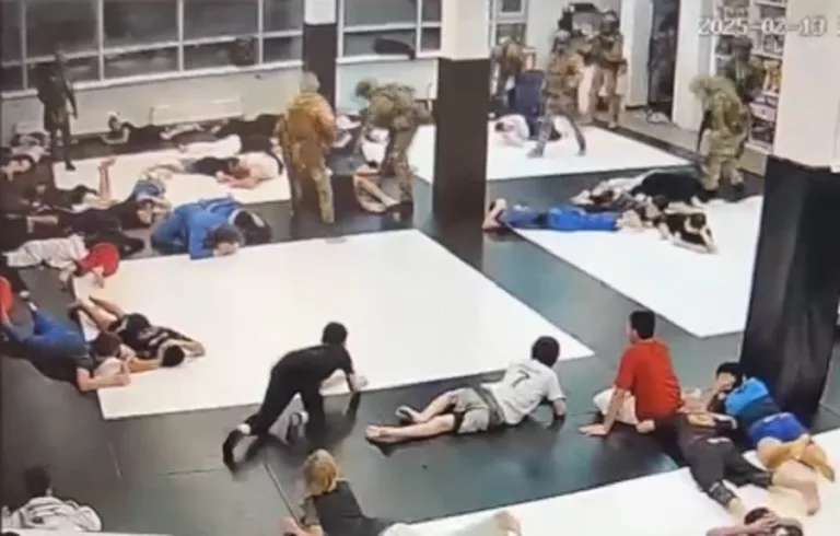 Вооружённые силовики нагрянули в детский спортклуб Краснодара