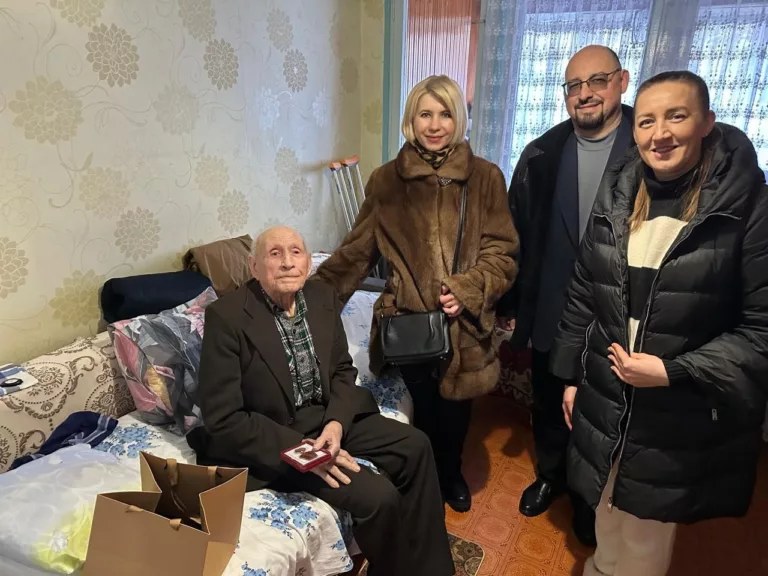 В Краснодарском крае депутаты и чиновники несут грязь в дома ветеранов ВОВ