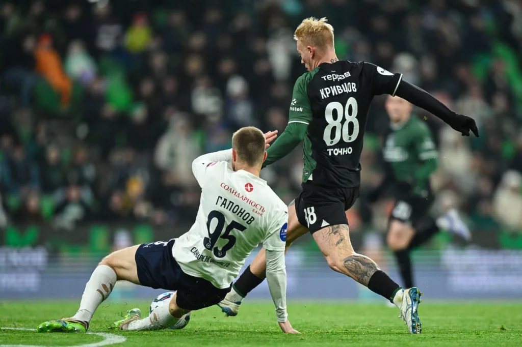 Никита Кривцов смог продолжить игру после крови на лице