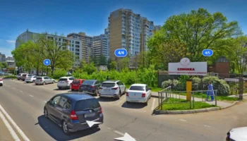 Неблагоустроенная территория на Зиповской