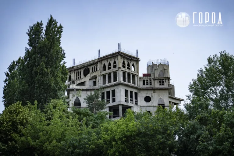 Замок на Затоне признали не годным к достройке