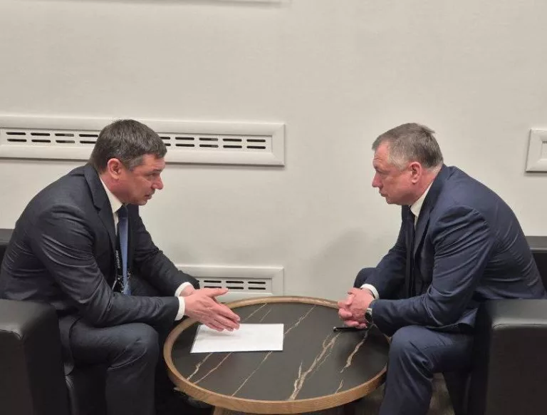 Чужие стройки и борьба с участником СВО: Евгений Первышов и Евгений Наумов неумело попиарились на форуме «Малая Родина — сила России»