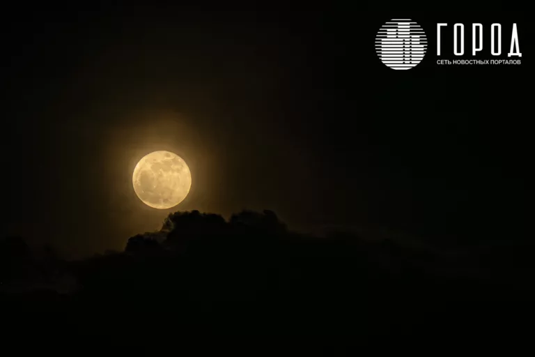 Пасхальное полнолуние над Краснодаром