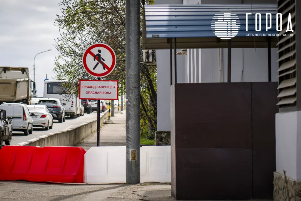 Закрытый проход на мост