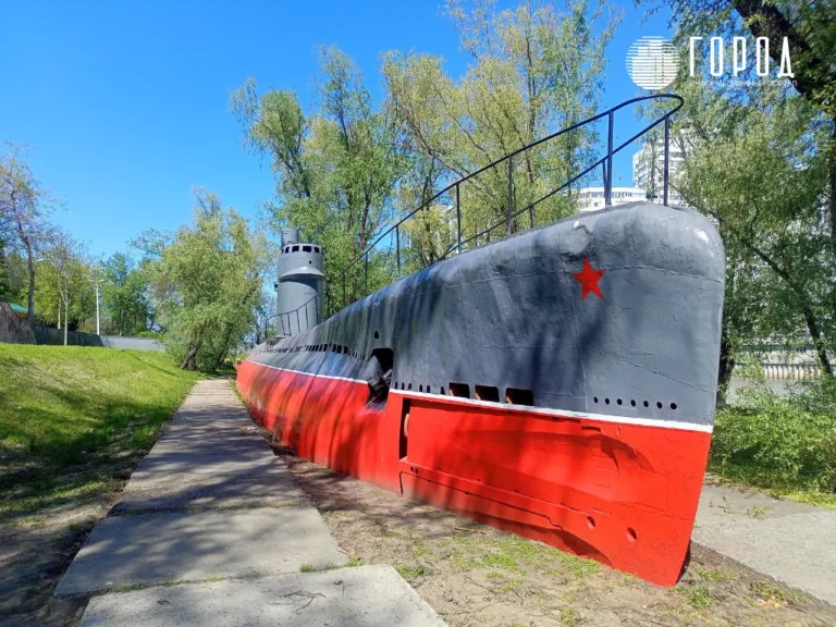 Подводная лодка М-261 из музея Краснодара ярко засияла на фоне беспросветных буден