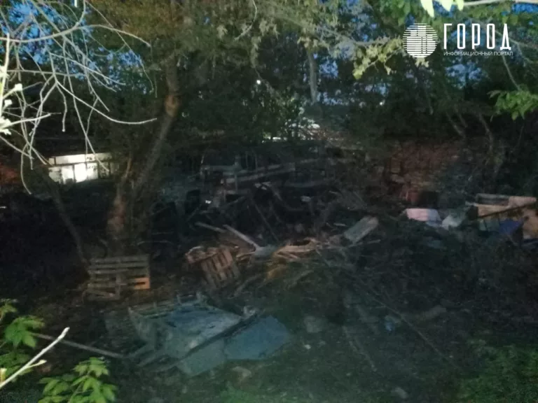 Мэрия Краснодара уничтожила заброшенный самолёт-кинотеатр АН-10А