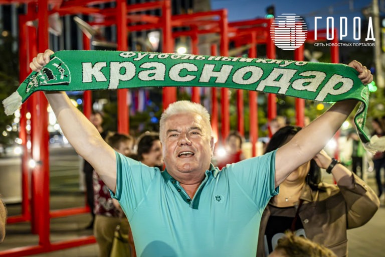 Народные гуляния, фаеры и братание с полицией: как в Краснодаре отметили чемпионство «быков»