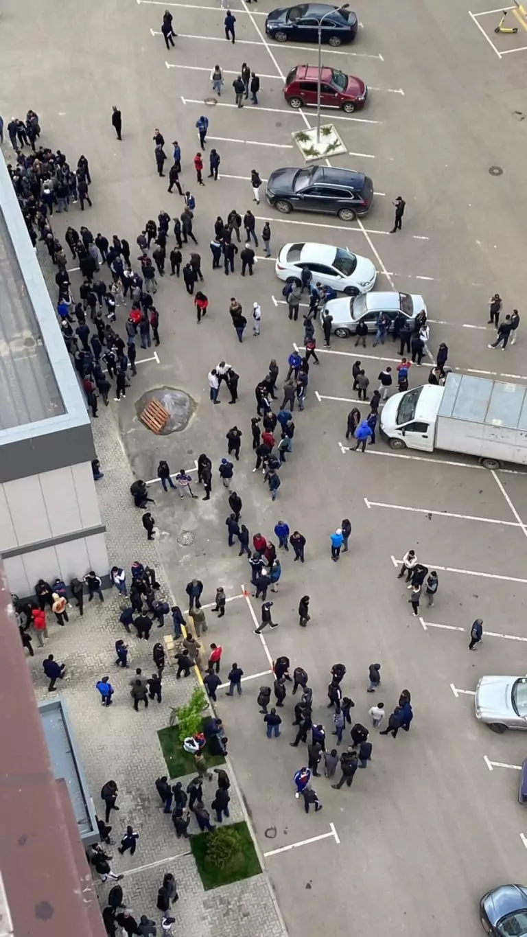 Массовая драка мигрантов в ЖК "Самолёт" компании DOGMA