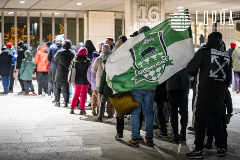 У касс стадиона «Краснодар» второй день очереди за дорогими билетами на чемпионский матч с «Динамо»