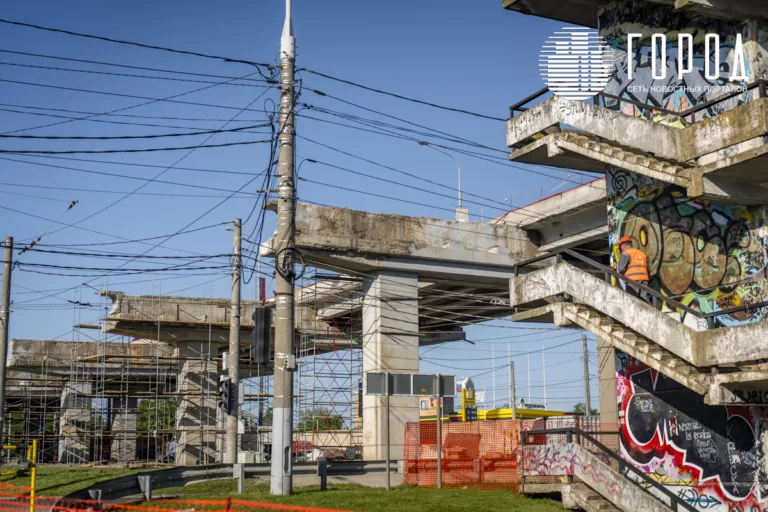 Сняли перекрытия Тургеневского моста: фотографии