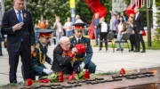 Возложили цветы к Вечному огню в Краснодаре на 9 мая 2025 года (5)