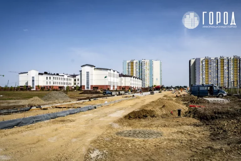 В Краснодаре под угрозой срыва стройки школ и детсадов