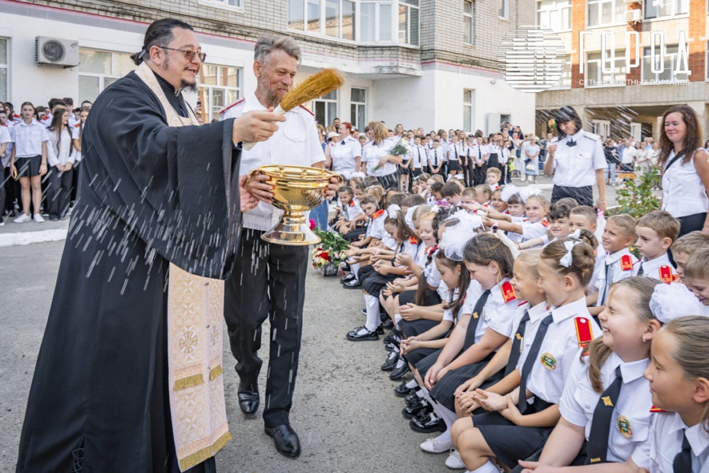 День знаний 1 сентября в СОШ 8 Краснодара 2025 (18)