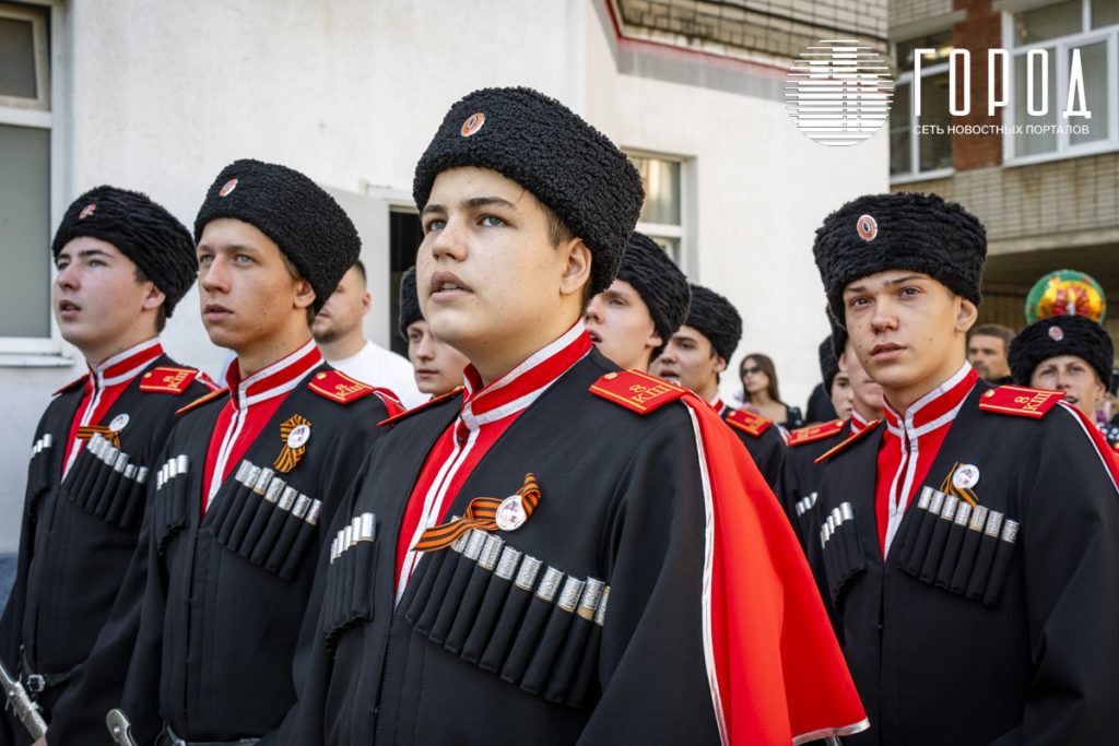 Казачата поют гимны России, Кубани и Краснодара