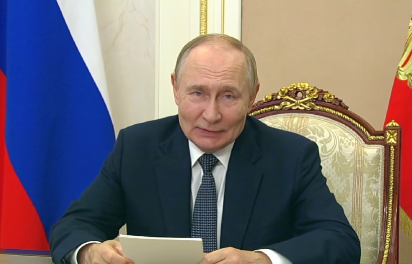 Путин на встрече с губернаторами
