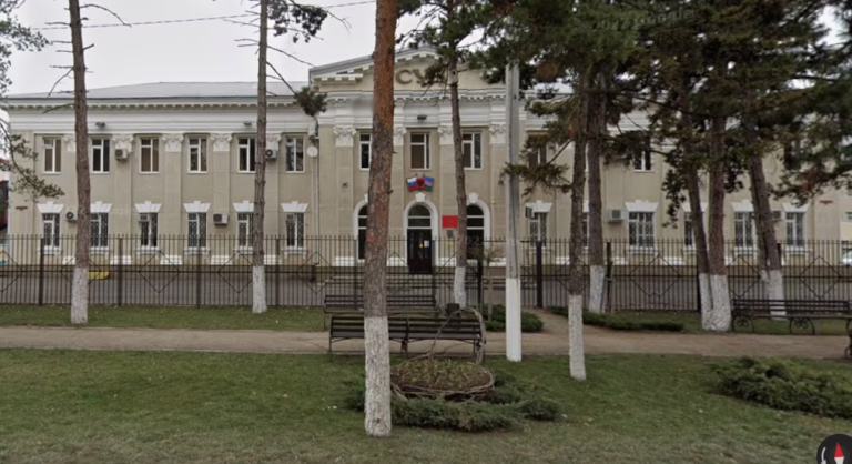 В Крымске два года не могут посадить педофила