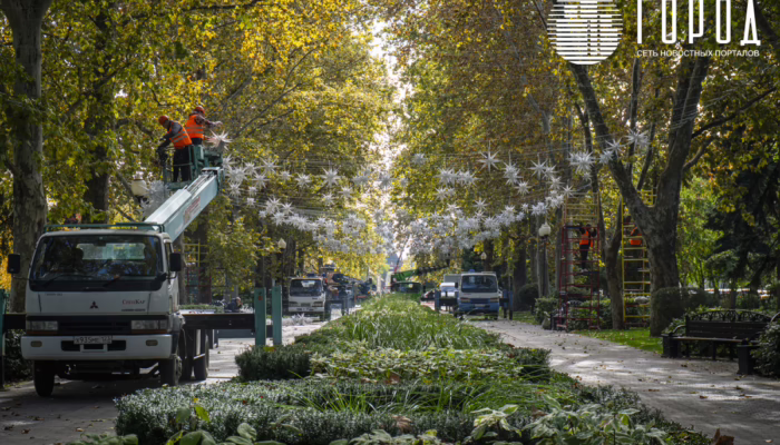 Улицу Красную украсят к Новому 2026 году в Краснодаре (16)