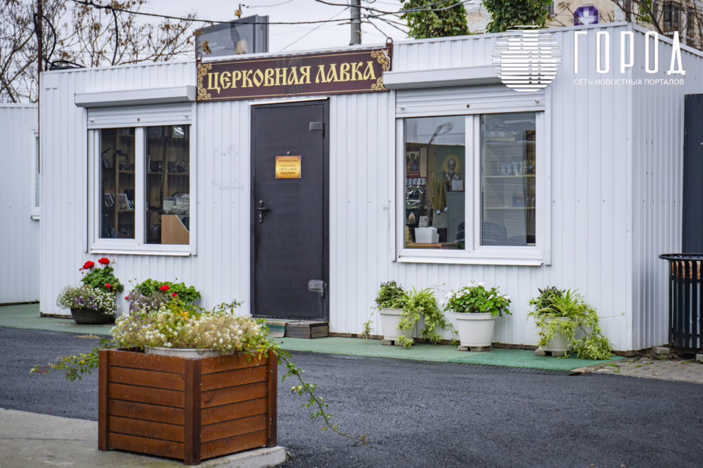 Небольшая церковная лавка на улице переедет в храм