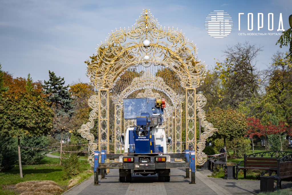 Сергей Галицкий украшение Красной к Новому 2026 году (15)