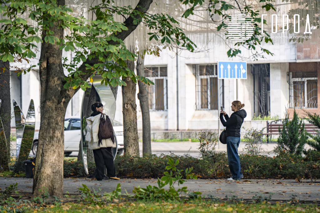 Сергей Галицкий украшение Красной к Новому 2026 году (29)