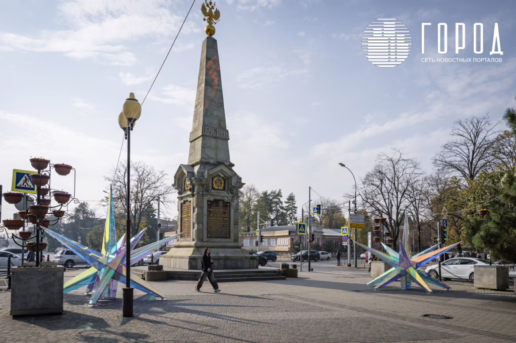 Сергей Галицкий украшение Красной к Новому 2026 году (30)