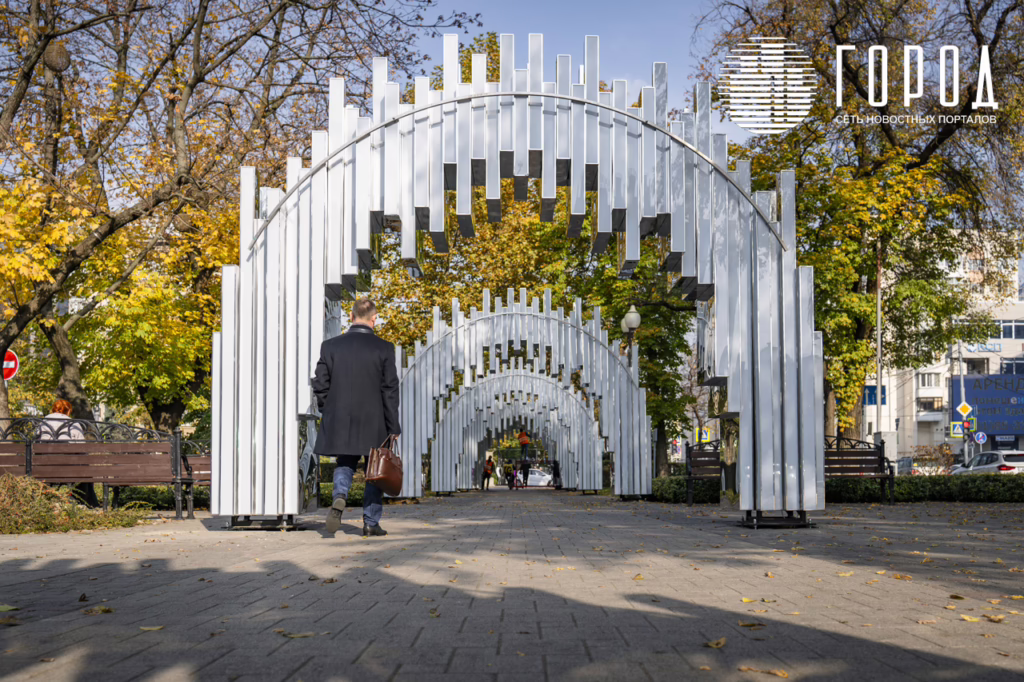 Сергей Галицкий украшение Красной к Новому 2026 году (33)