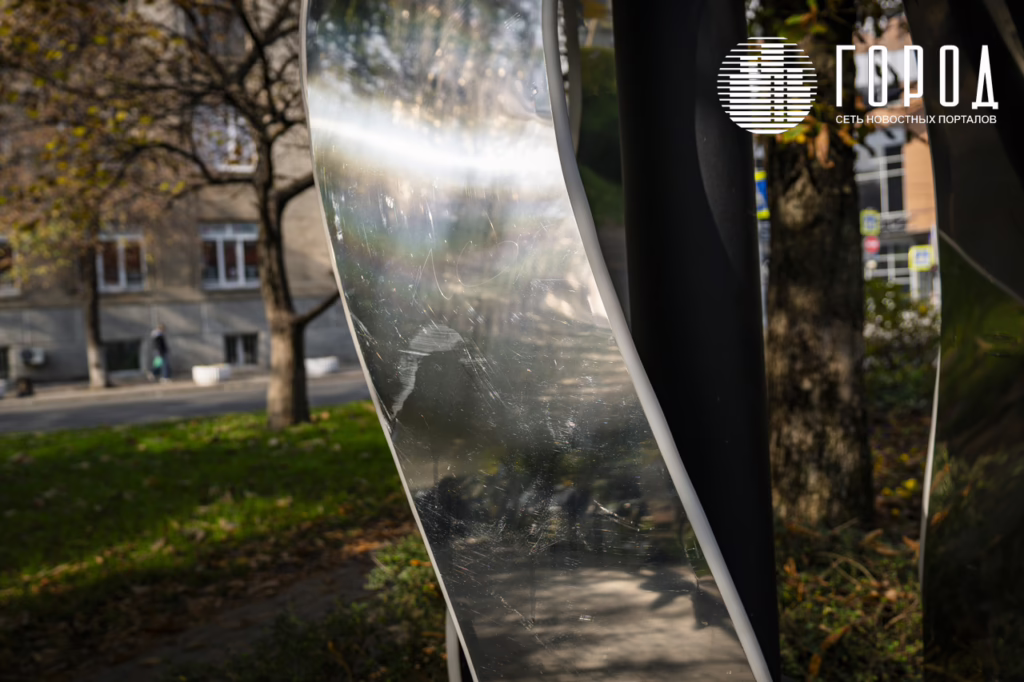 Галицкий украшает улицу Красную к 2026 Новому году 