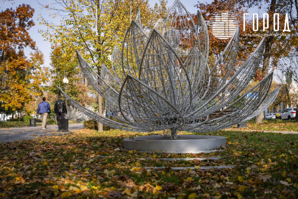 Сергей Галицкий украшение Красной к Новому 2026 году (39)