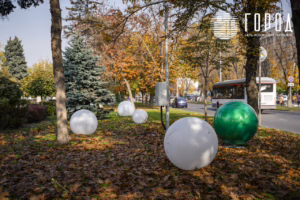 Сергей Галицкий украшения Красной к Новому 2026 году (6432)