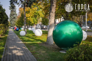 Сергей Галицкий украшения Красной к Новому 2026 году (6434)