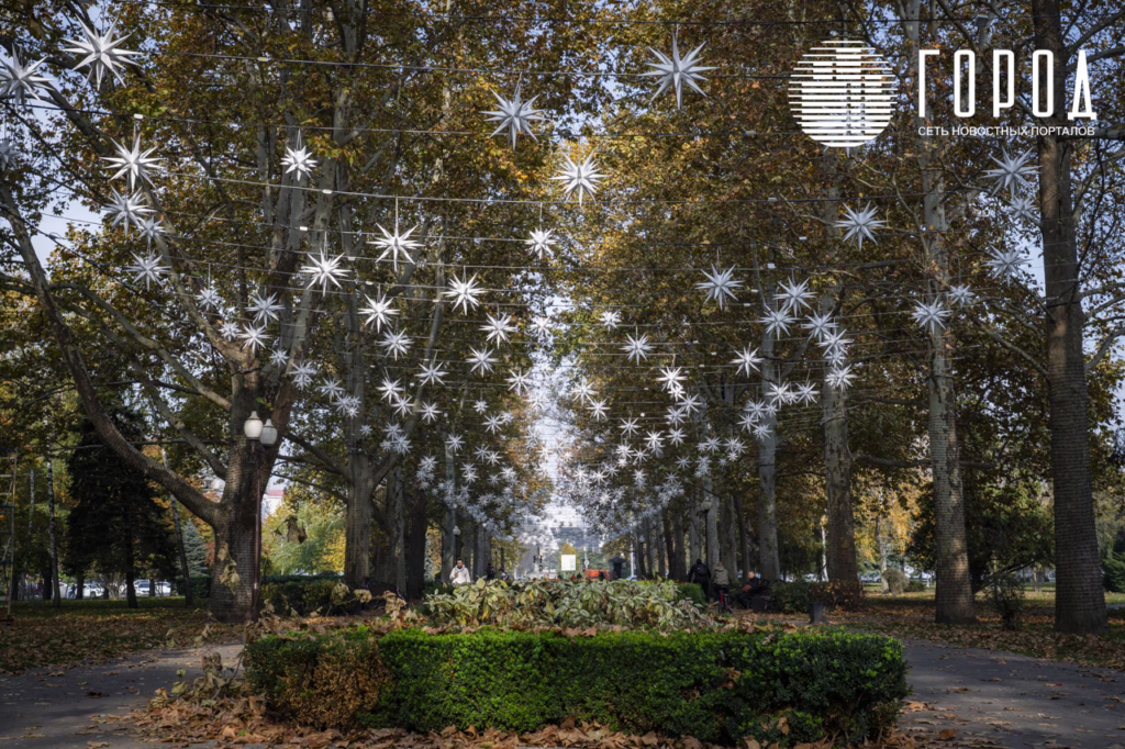 Сергей Галицкий украшение Красной к Новому 2026 году (54)