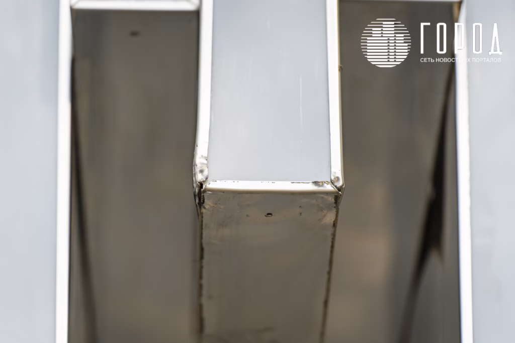 Галицкий украшает улицу Красную к 2026 Новому году 