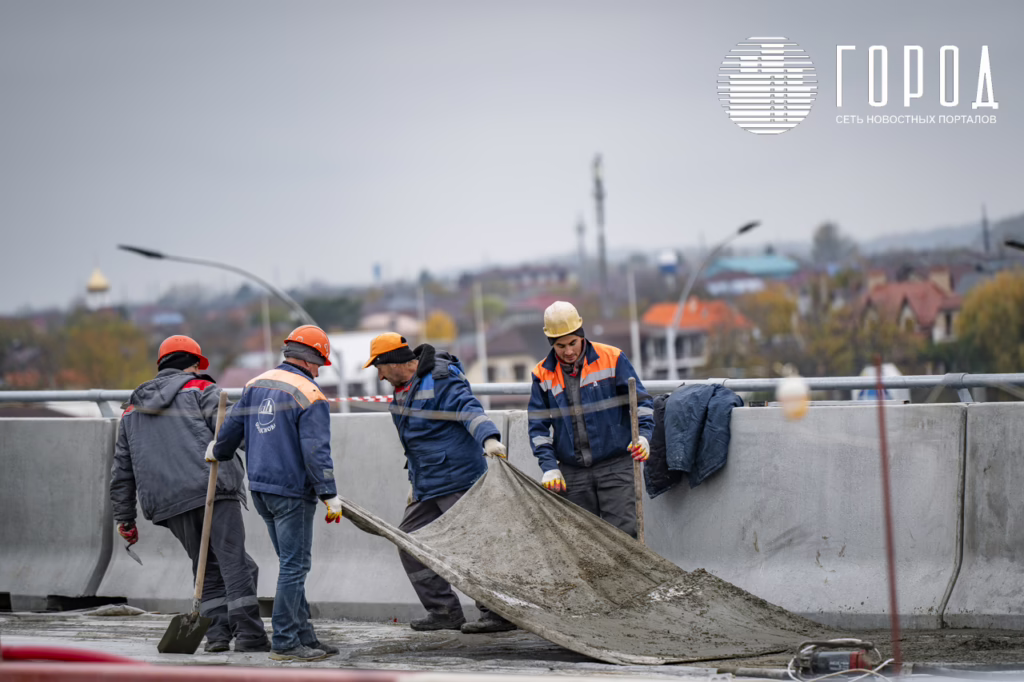 Укладка гидроизоляции на Тургеневском путепроводе