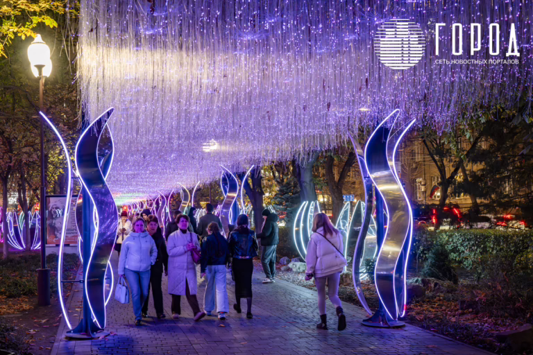 Галицкий изменил украшение улицы Красной к Новому году: видео и фото