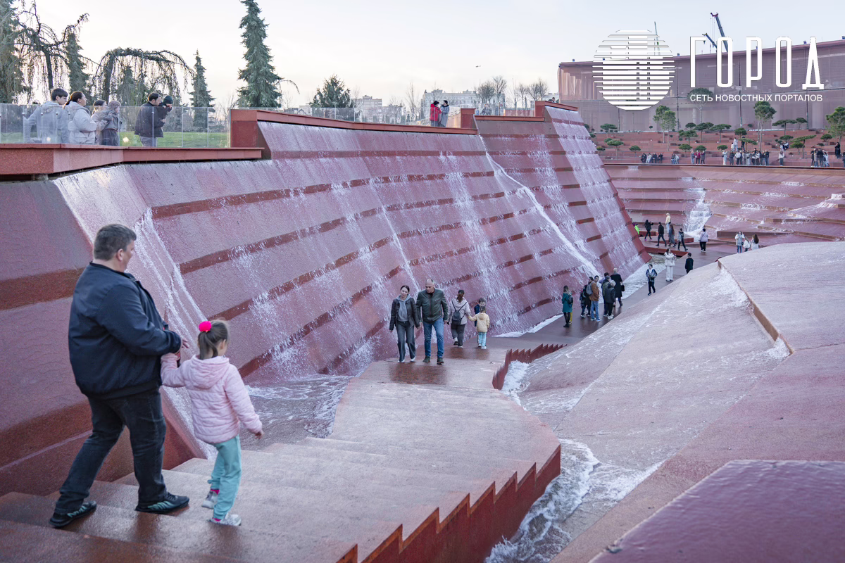 Главный парк страны, в который не ходят свои: в чем феномен парка Галицкого